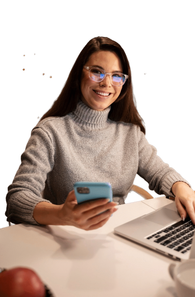 Mujer con aplicación para facturar cfdi ante el sat