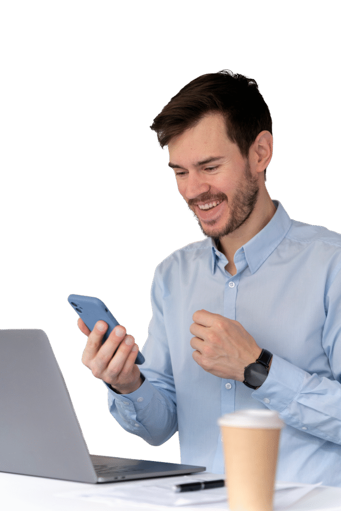 Hombre usando sistema de facturación cfdi 4.0 para timbrado ante el sat